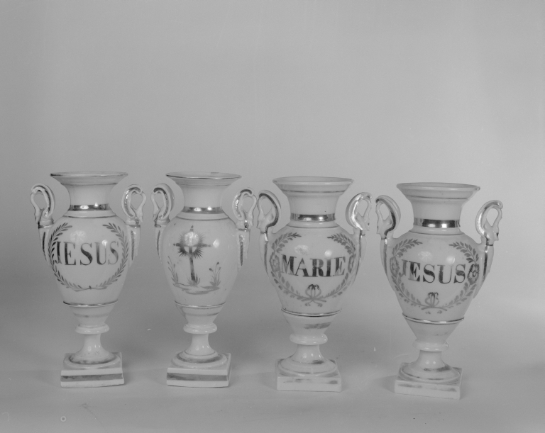 Ensemble de 5 vases d'autel