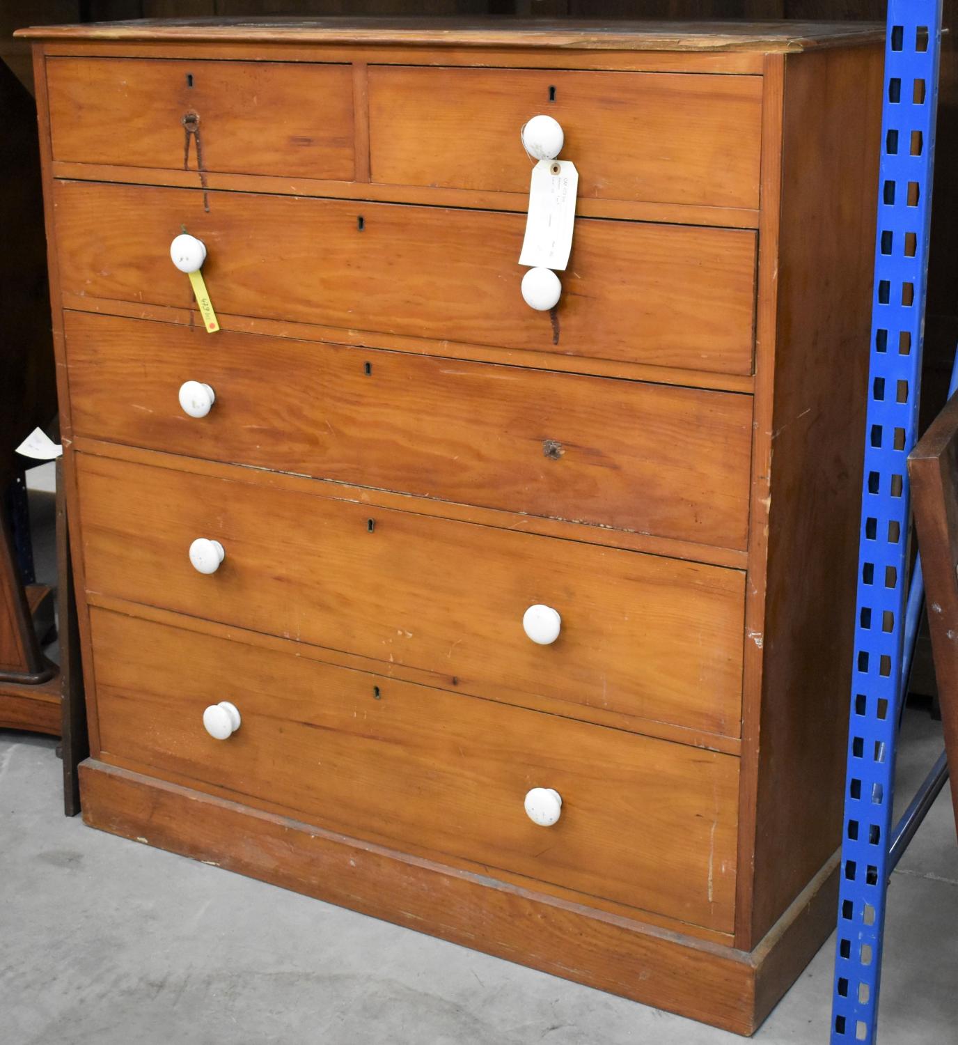 Commode à cinq niveaux de tiroirs