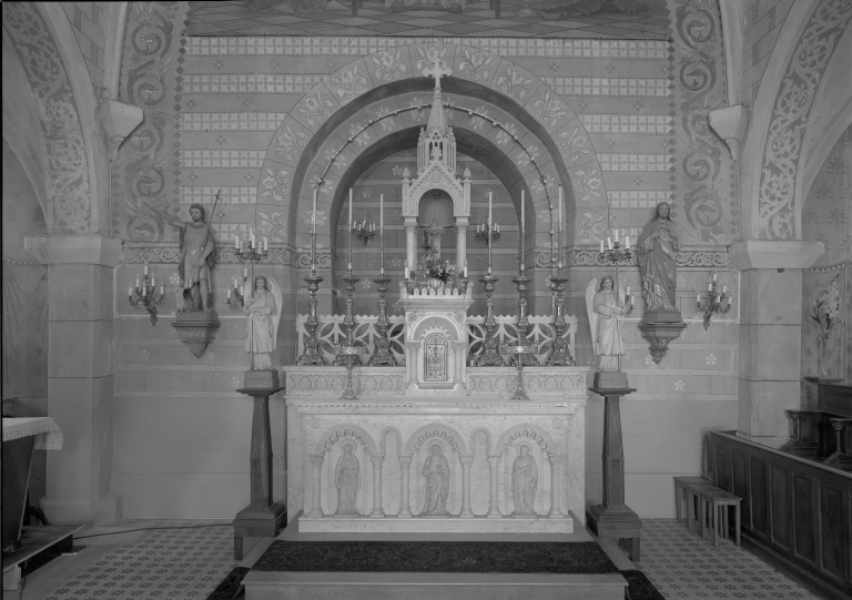 Ensemble du maître-autel, gradin, tabernacle architecturé à dais d'exposition