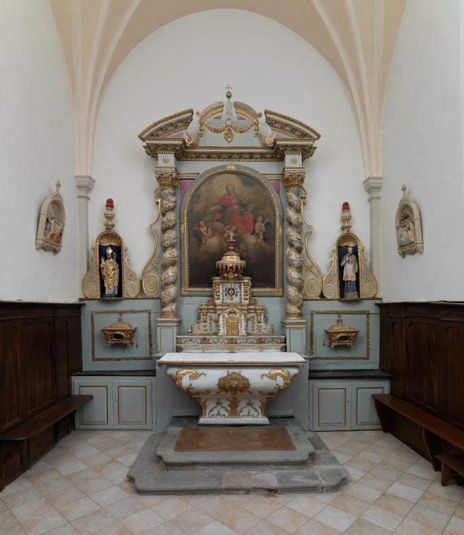 Maître-autel : autel-tombeau, gradins d'autel, tabernacle, dais d'exposition, retable architecturé et crédences
