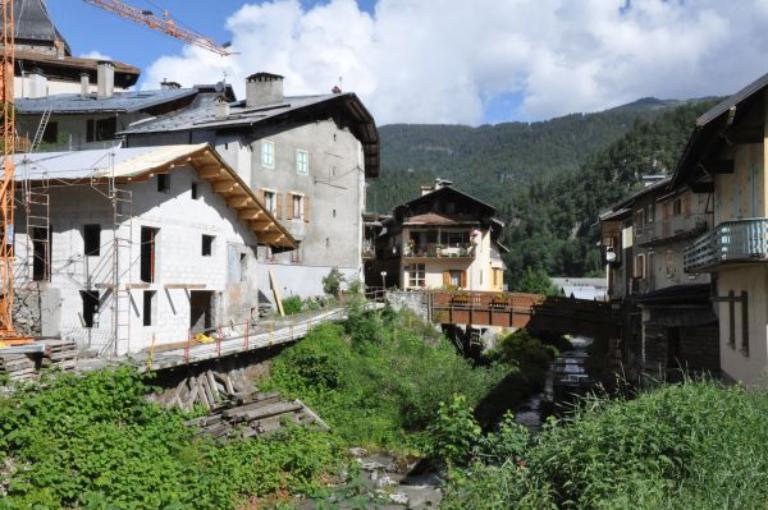 Moulin à farine, foulon, martinet, scierie du chef-lieu dit moulins de Dessous-ville actuellement logements