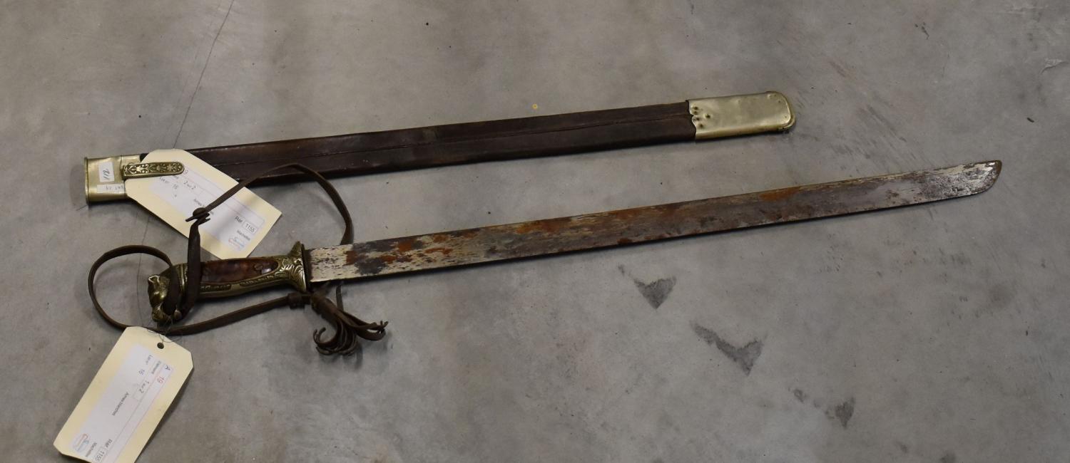 Arme blanche d'un ensemble d'une arme blanche et son fourreau