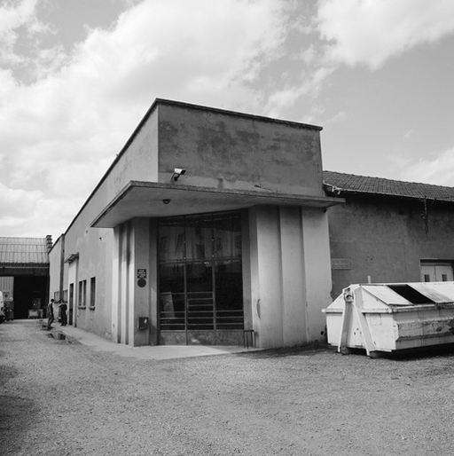 Usine de construction automobile Cottin-Desgouttes actuellement école professionnelle lycée La Mache et garage de réparation automobile Deawoo
