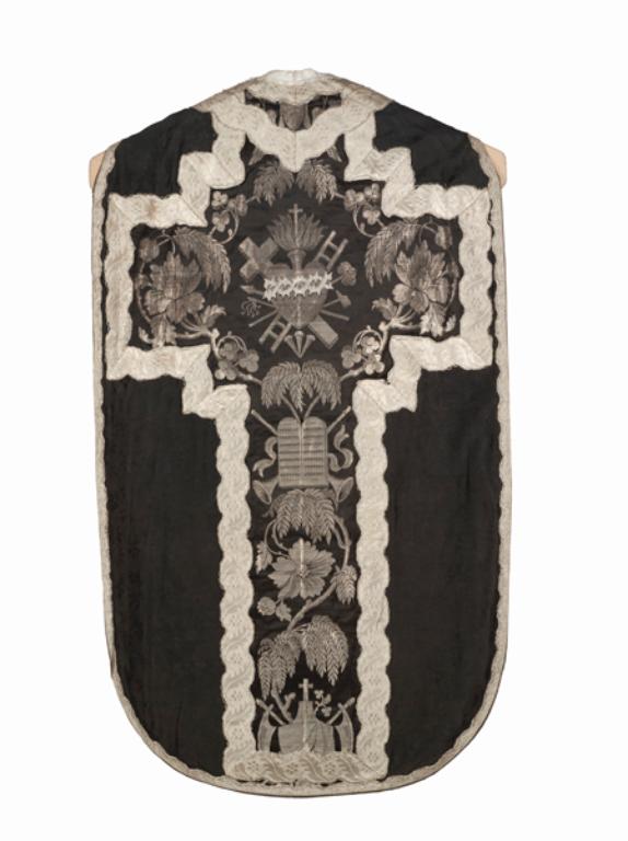 chasuble : ornement noir