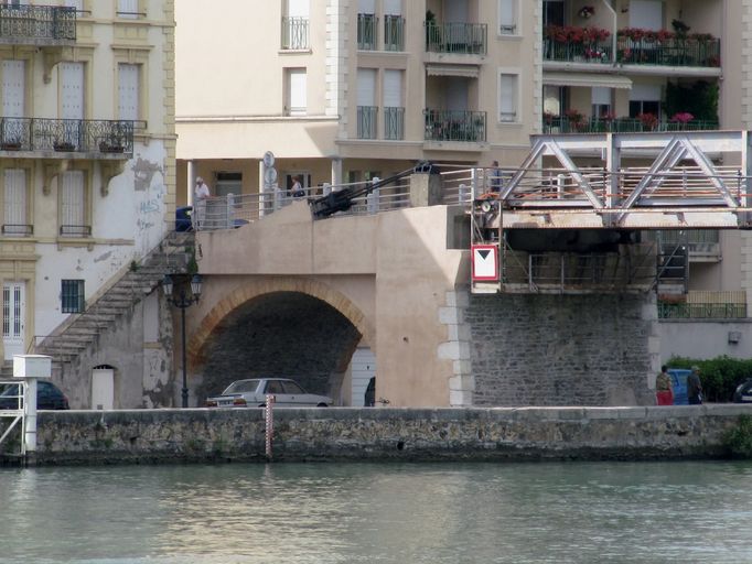Pont suspendu, actuellement passerelle de Sainte-Colombe