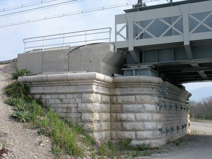 Pont ferroviaire dit viaduc de Culoz (détruit) ; culées (vestiges)
