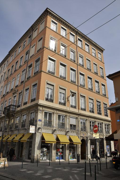 Immeuble-atelier, actuellement immeuble à logements