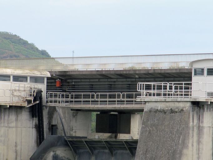 Barrage de retenue d'Arras, pont routier