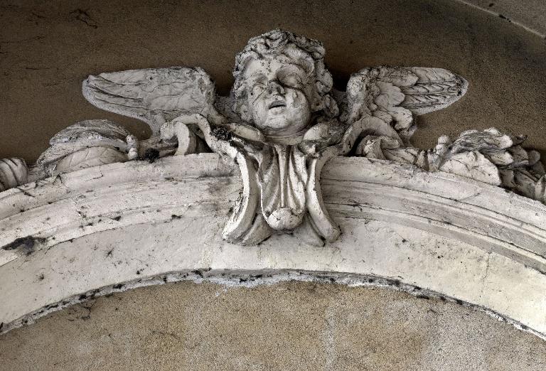 Porte (décor d'architecture) : Porte de la chapelle des Grands Artisans
