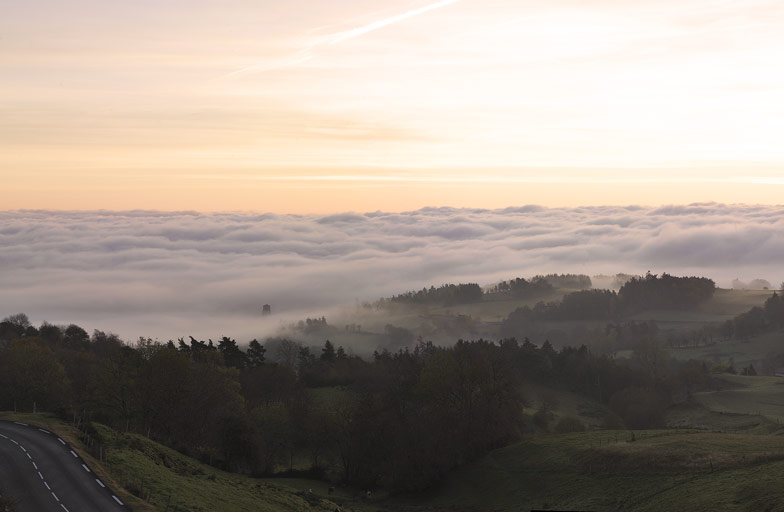 La brume stagnant sur la plaine du Forez, vue depuis Verrières-en-Forez.