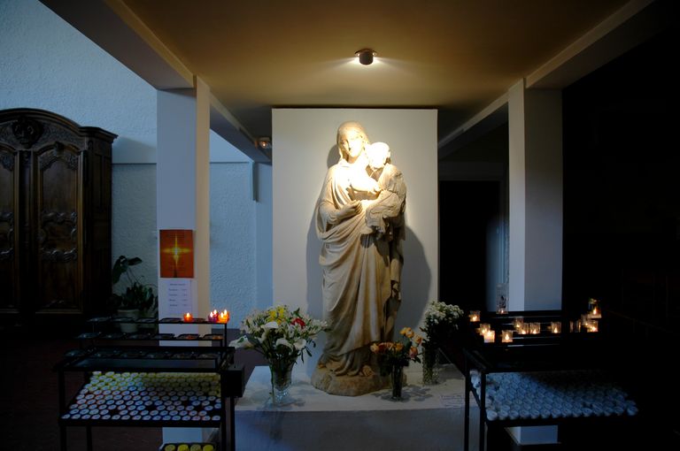 Statue : Vierge à l'Enfant