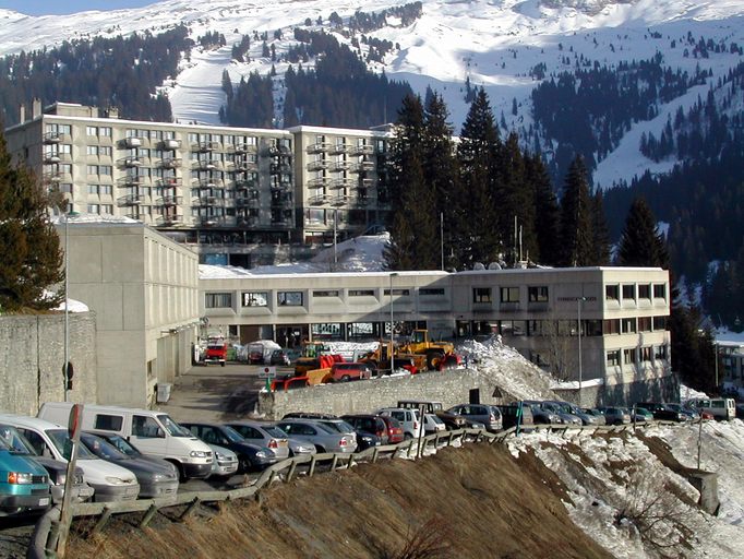 École primaire, école maternelle, gendarmerie et bureaux du Syndicat mixte de communes