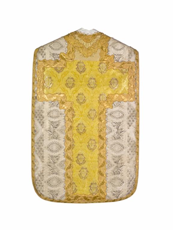 chasuble, étole, manipule, voile de calice : ornement argenté