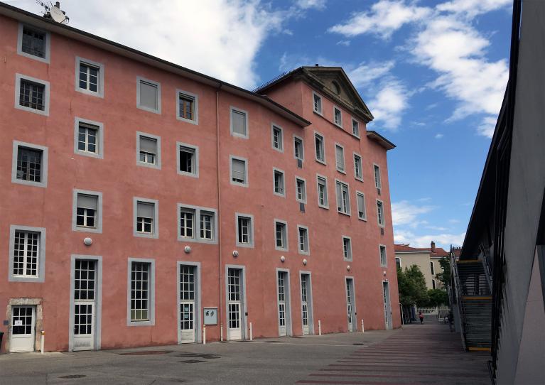 Collège de jésuites, dit Royal-Dauphin, puis école centrale, lycée, collège royal, lycée de garçons puis lycée de jeunes filles, actuellement cité scolaire Stendhal