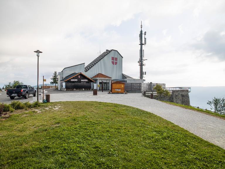 Gare supérieure du téléphérique du Revard et restaurant, actuellement restaurant Les Quatre Vallées et échoppe de souvenirs