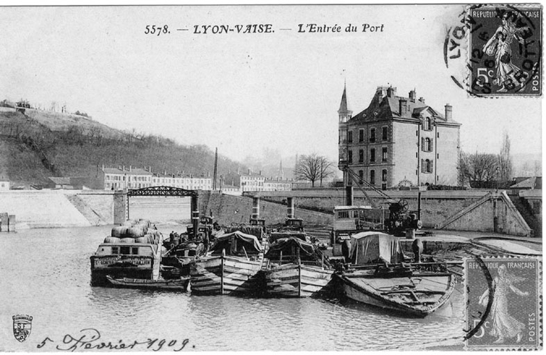 Gare d'eau de Vaise de la Compagnie Générale de Navigation HPLM actuellement stade Boucaud