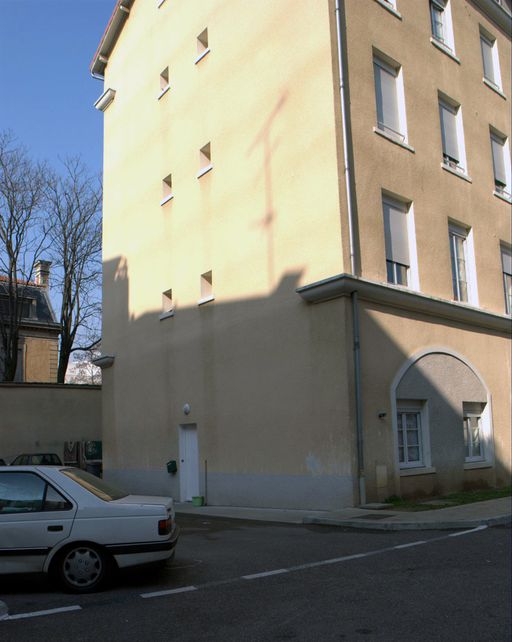 Moulin, puis école secondaire dite l'Ecole Nouvelle, puis immeuble dit Meublés Nicolaï, actuellement Résidence Nicolaï