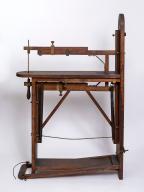 Machine à découper par scie : scie à ruban