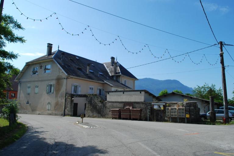 Maison forte de la Forest, puis faïencerie de la Forest, puis colonie de vacances l’Aygadièro, actuellement maison et immeuble à logements