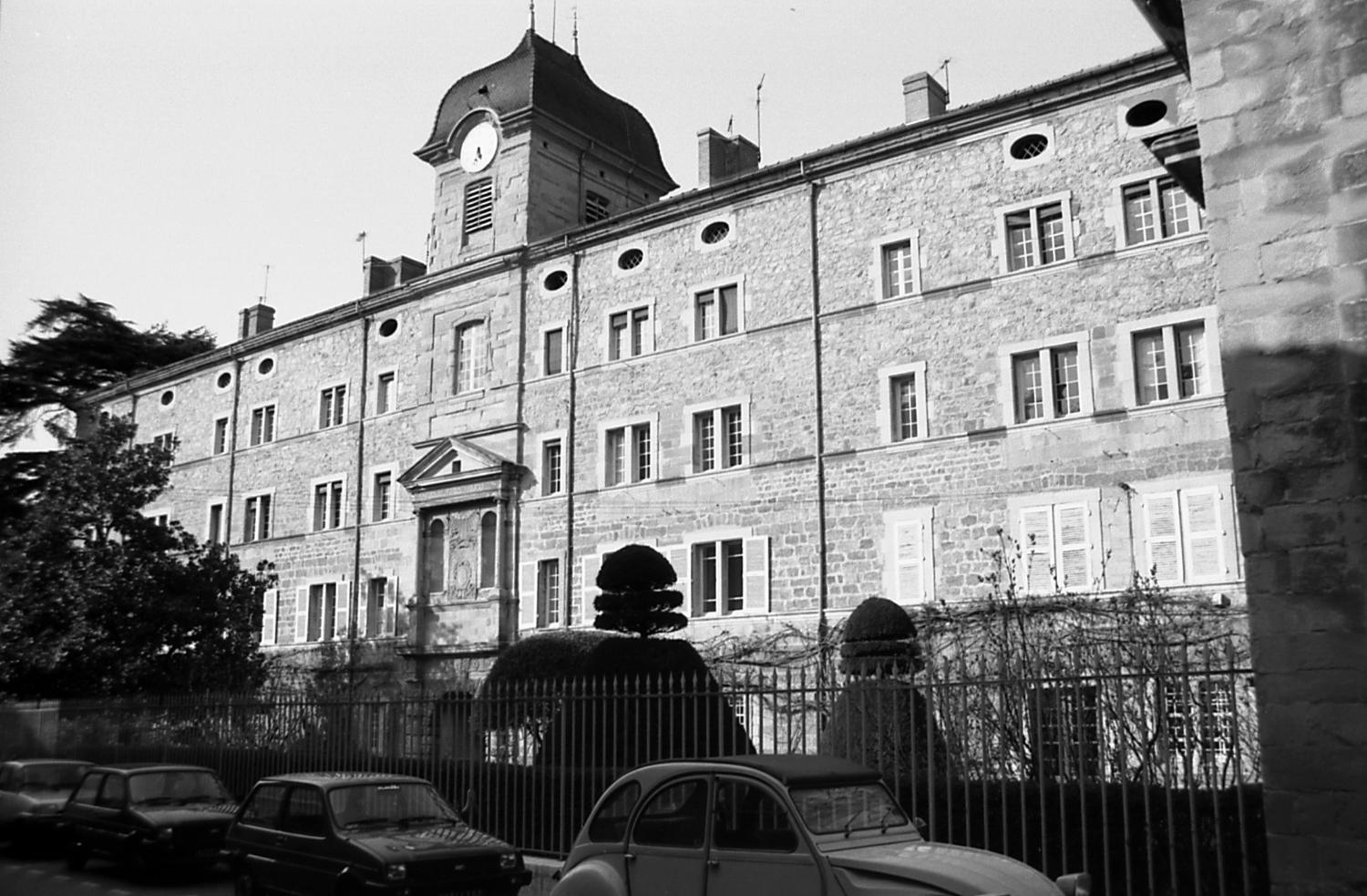 Collège royal puis collège de jésuites dit collège de Tournon, puis école royale militaire, école centrale, collège communal, collège royal, lycée impérial, lycée de garçons, actuellement lycée Gabriel-Faure