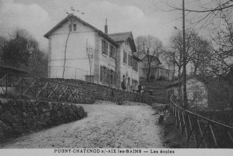 ancienne école-mairie, actuellement centre social et culturel