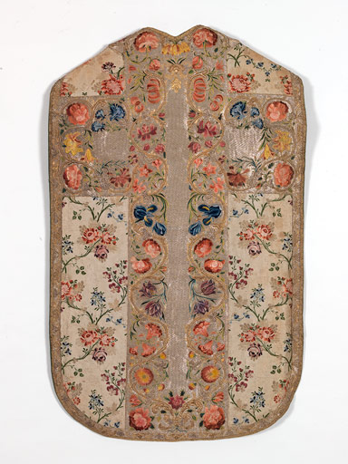 Ornement blanc : chasuble, étole, voile de calice et manipule (n°2)