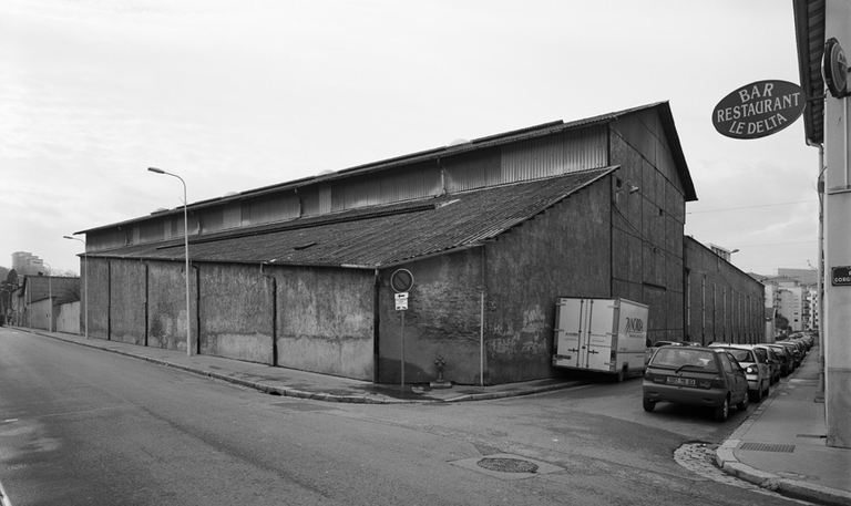 Usine d'appareils de levage et de manutention dite société Pinguély puis Yumbo construction métallique actuellement entrepôt de la ville de Lyon éclairage public