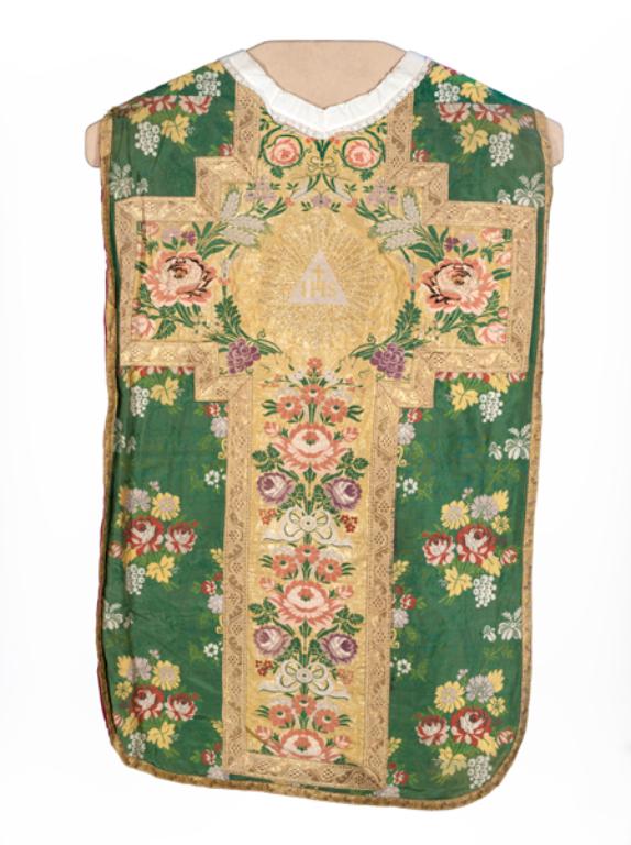 chasuble, étole, manipule, voile de calice, bourse de corporal : ornement vert