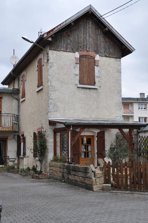 Abattoirs municipaux, puis ateliers municipaux, actuellement maisons et immeubles de logements