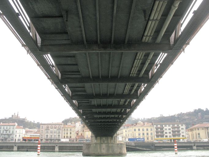 Pont suspendu, actuellement passerelle de Sainte-Colombe