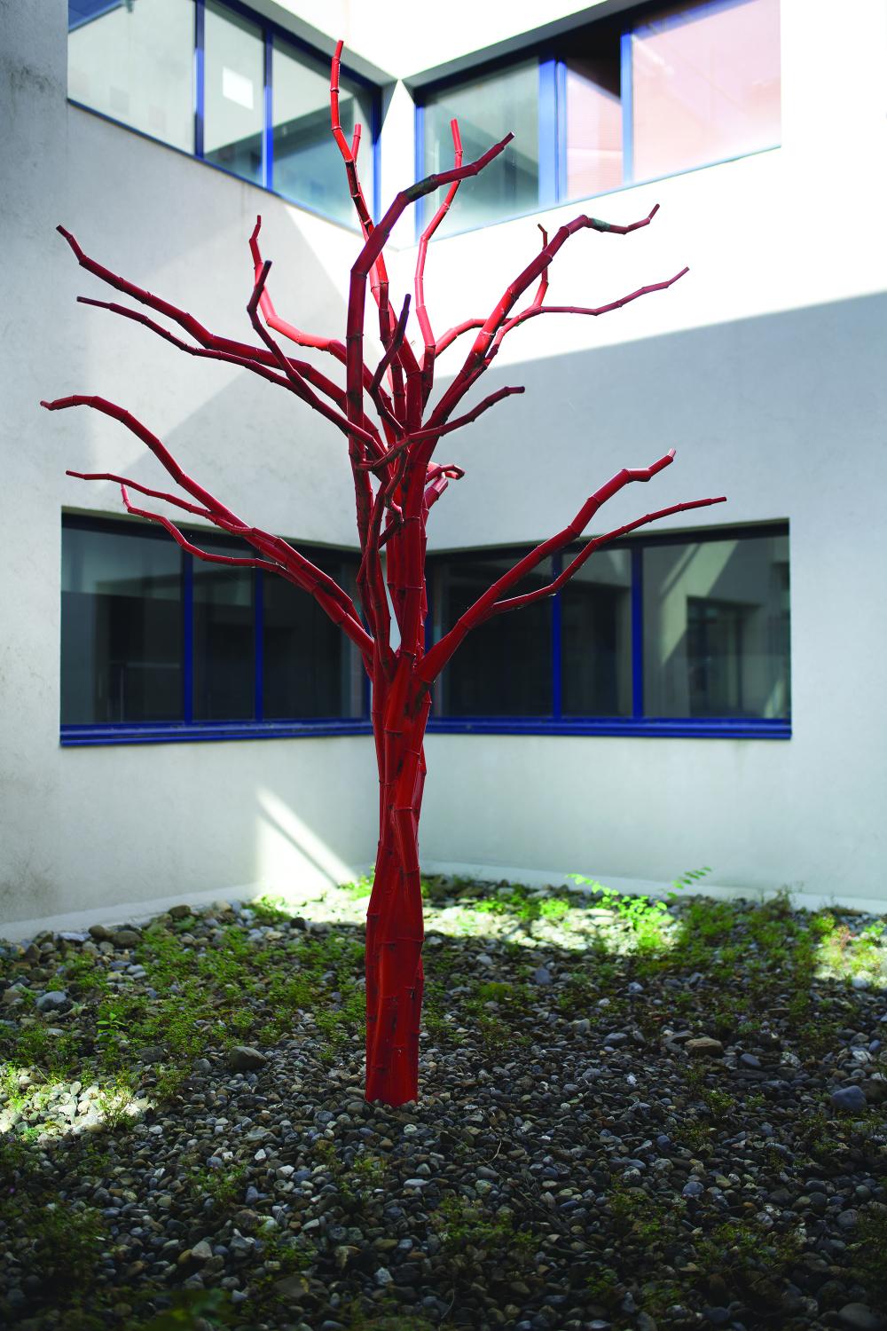 Sculpture : La Forêt alpine (2 arbres bleus, 1 arbre rouge)