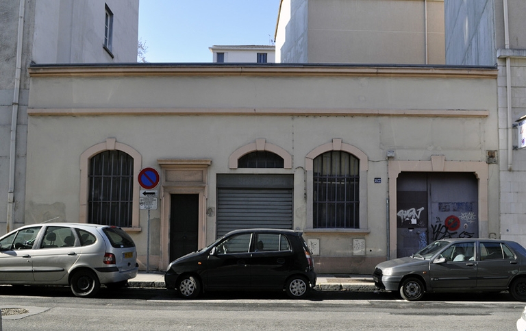 Usine de construction mécanique dite Becca fabrique d'appareil de levage puis Roset J. Radiateur automobile