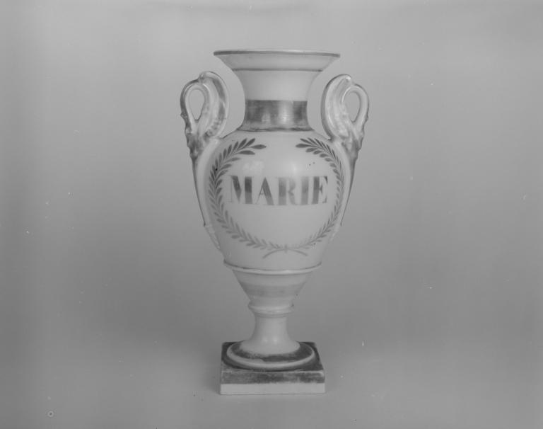 Paire de vases d'autel