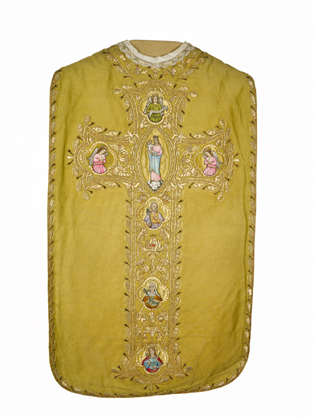 chasuble, étole, manipule, voile de calice, bourse de corporal (non étudiée) : ornement doré n°2