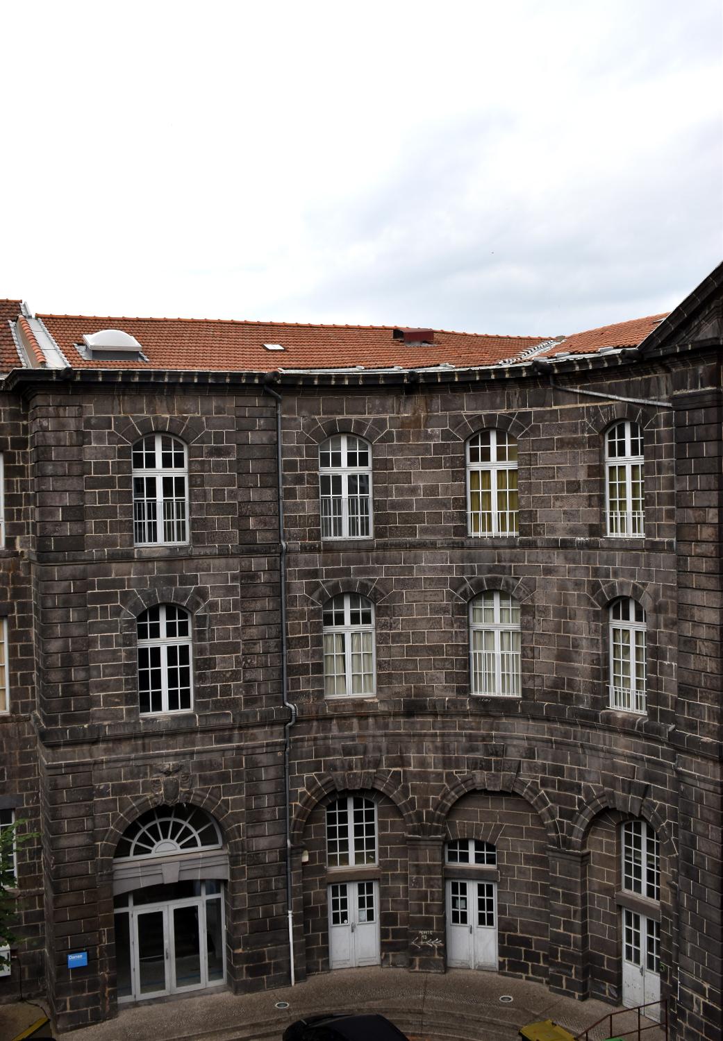 Collège des jésuites de Clermont dit collège royal ou Grand collège ; institut national ; école centrale ; lycée ; collège royal ; lycée impérial ; lycée de garçons dit lycée Blaise-Pascal ; centre culturel Blaise-Pascal et conservatoire Emmanuel-Chabrier