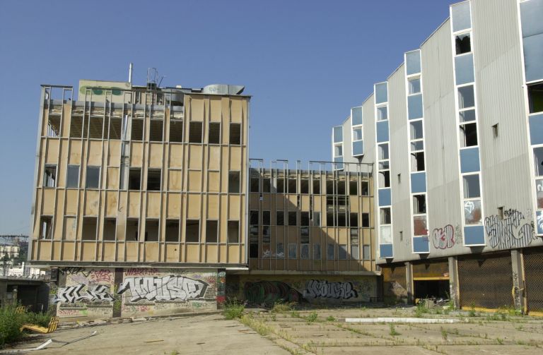 Immeuble de bureaux, centre de tri postal Montrochet, actuellement terrain nu