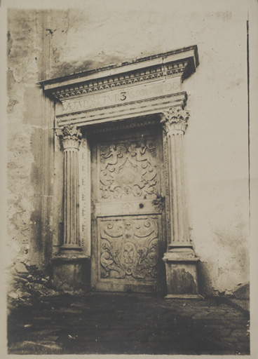 Porte haute et vantaux de la grande salle