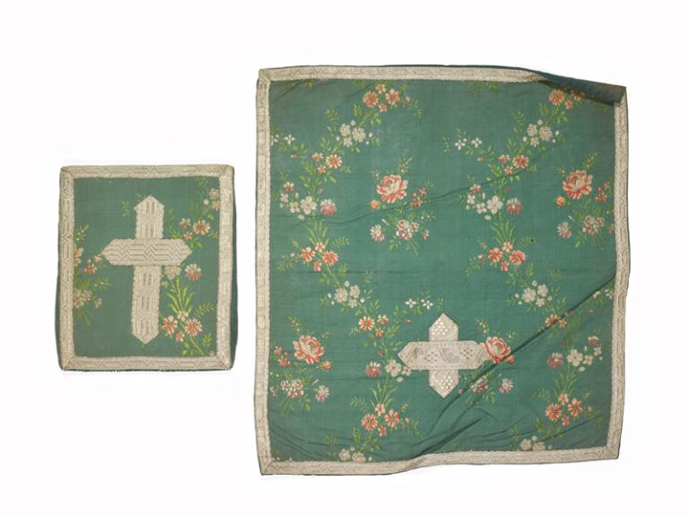 chasuble, voile de calice, bourse de corporal : ornement vert