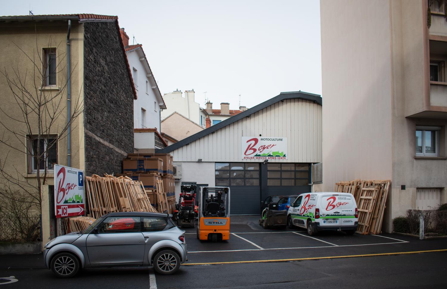 Garage des sports, actuellement commerce d'outilage (motoculture) et réparation mécanique