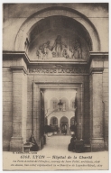 Porte d'entrée de l'hôpital, vers 1910. Carte postale AC Lyon. 4FI_1031