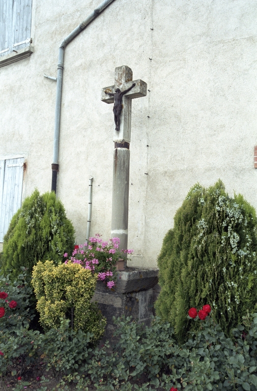 Les croix monumentales du canton de Boën et de la commune de Sail-sous-Couzan