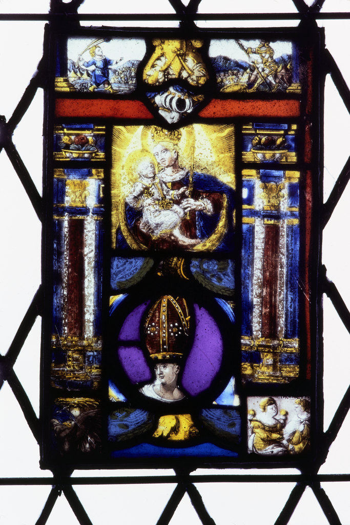 Verrière : buste de la Vierge, tête d' évêque, David, Goliath (baie 4), verrière à personnages