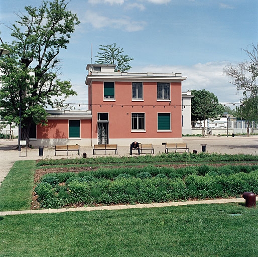 Usine de matières colorantes Guinon puis Cie Française de produits chimiques et matières colorantes de St-Clair du Rhône, puis station d'incinération des déchets actuellement jardin public dit parc de Gerland