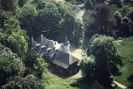 Maison et grange, puis demeure, dite château de Boncelin, puis château Joly Lyautey de Colombe ou château des Combaruches, actuellement tour de jardin, dite pigeonnier