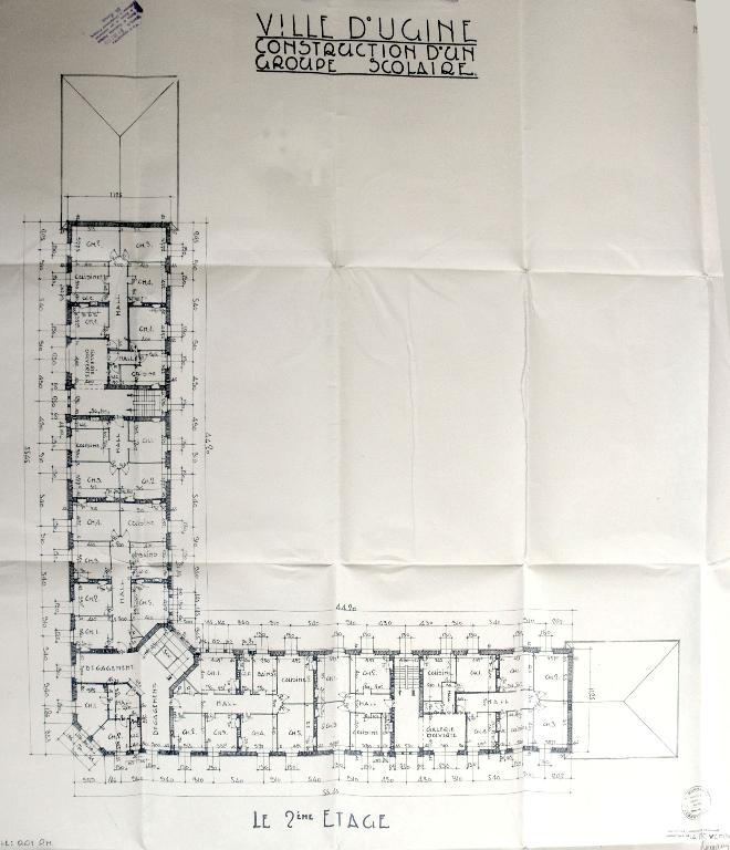 Groupe scolaire de Montroux, puis Cité technique, actuellement lycée d'enseignement général, technologique et professionnel René-Perrin