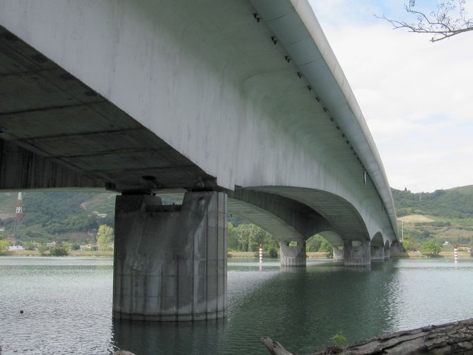 Pont autoroutier aval de l'A. 7