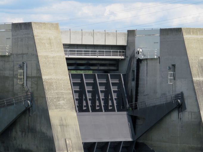 Barrage de retenue de Saint-Pierre-de-Boeuf, pont routier