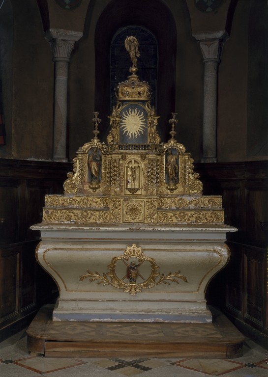 Ensemble du maître-autel, gradins, tabernacle à ailes et dais d'exposition