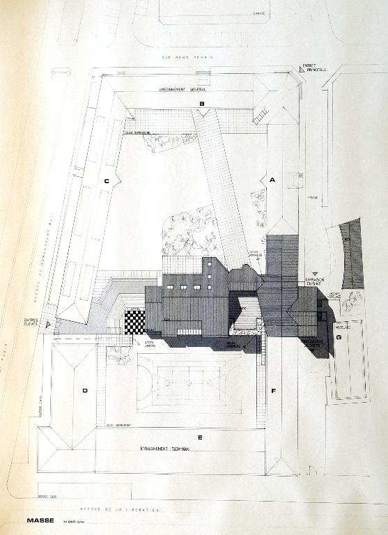 Groupe scolaire de Montroux, puis Cité technique, actuellement lycée d'enseignement général, technologique et professionnel René-Perrin