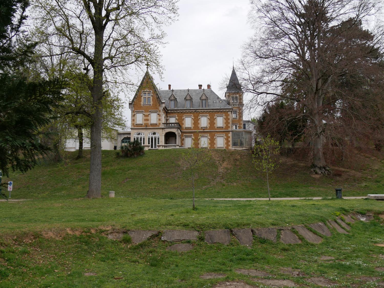 Château Grammont à Pont-de-Chéruy
